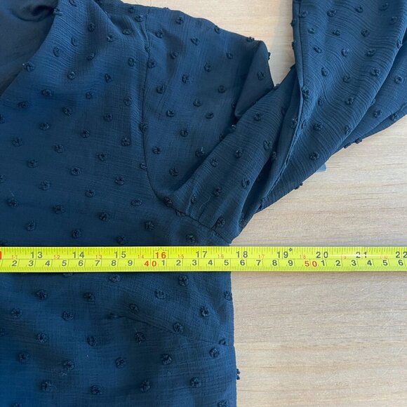 Vince Camuto Women's Clip-Dot Smocked-Cuff Top Xtra Small XS Rich Black - Picture 8 of 10